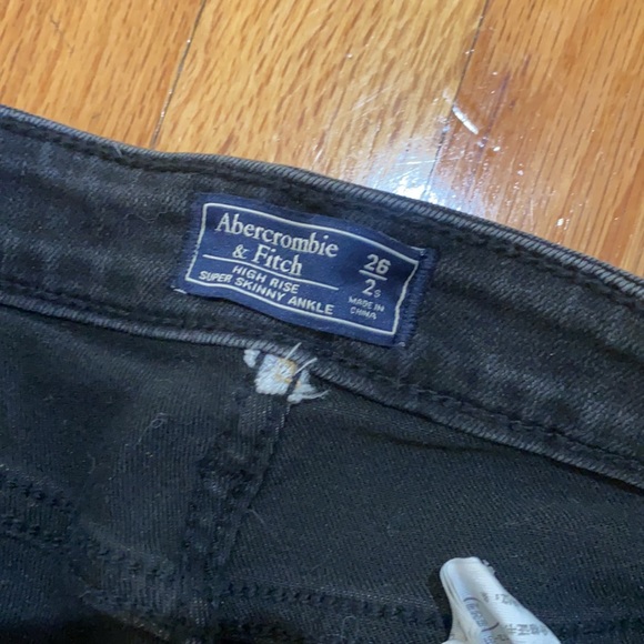 Abercrombie and Fitch jeans - Picture 3 of 4